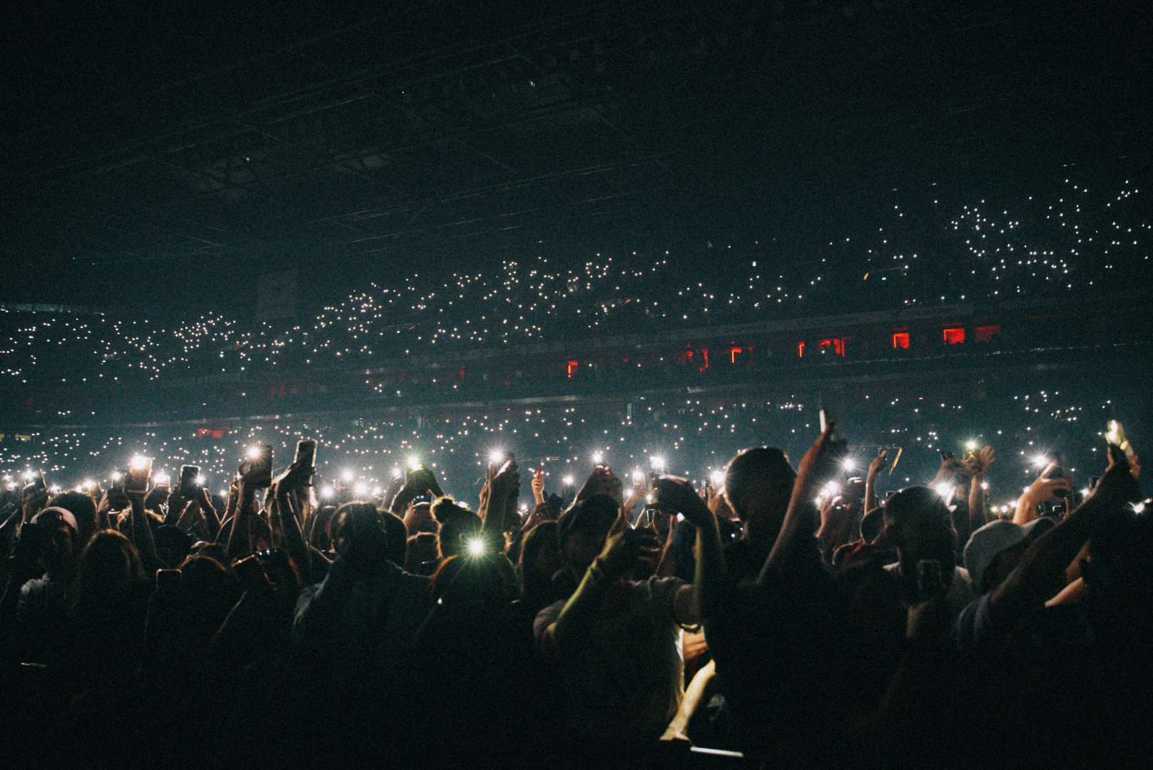 Photo de la fosse d'un concert à Paris La Défense Arena
