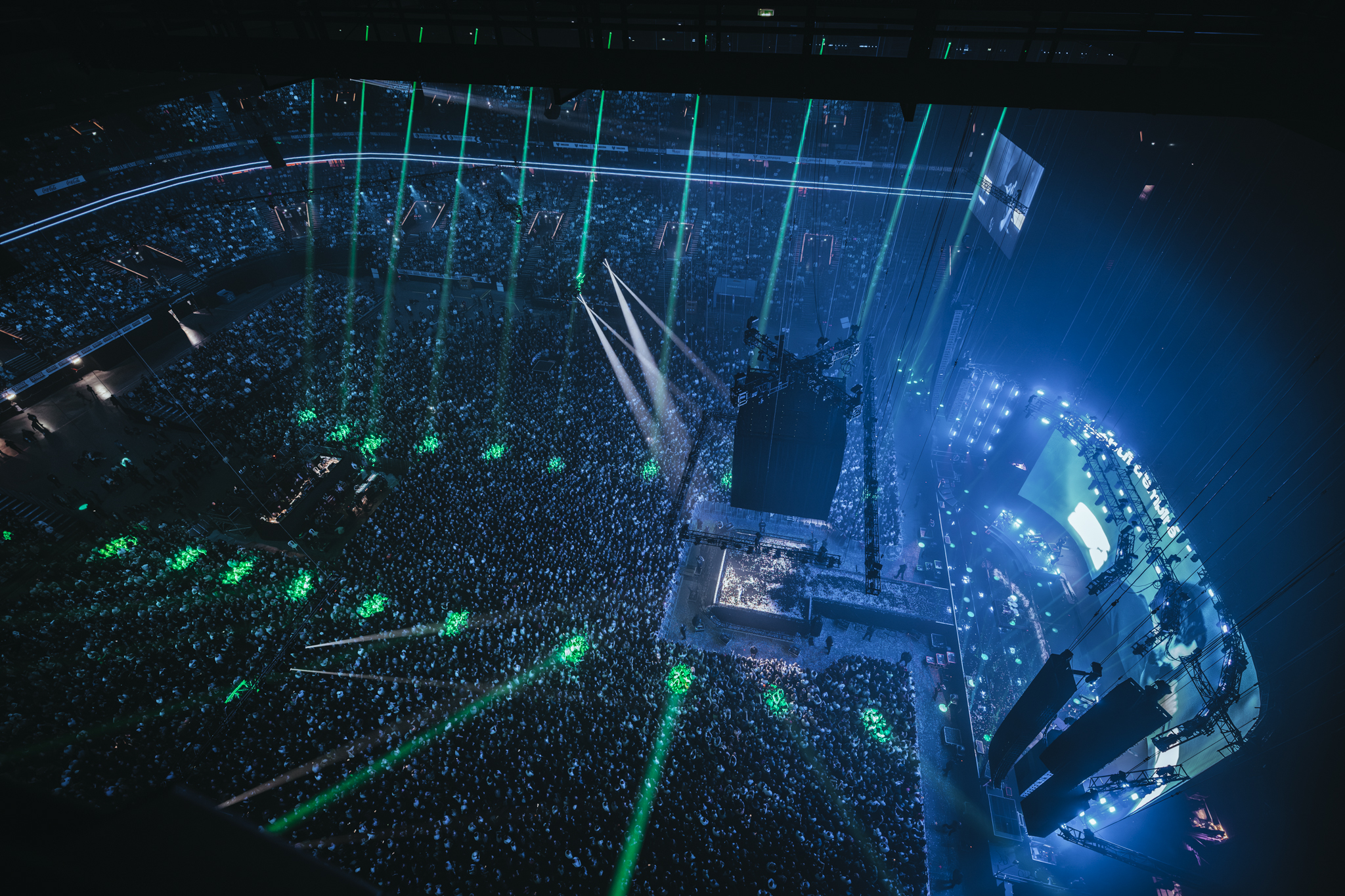 Photo de la fosse d'un concert à Paris La Défense Arena