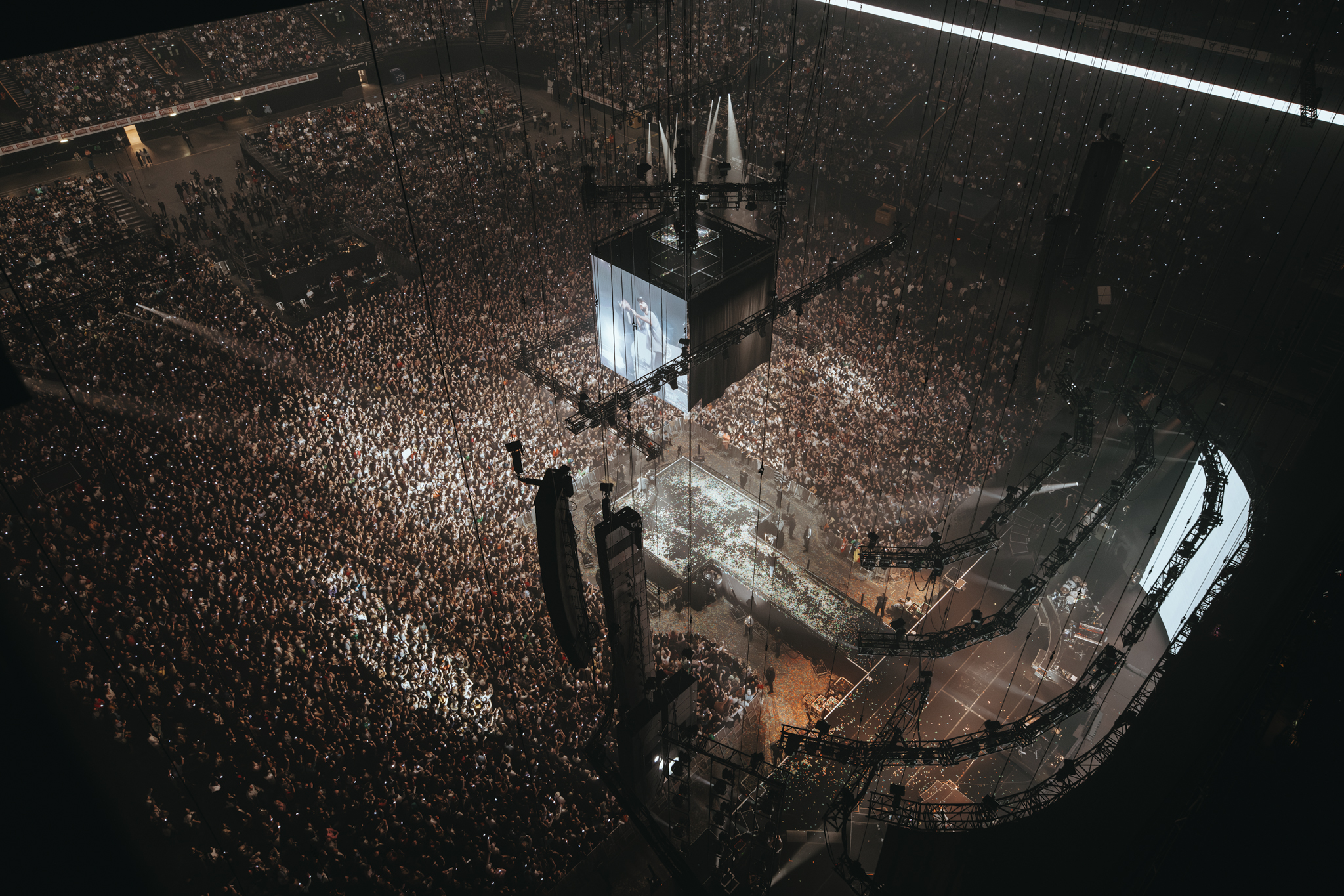 Photo de la fosse d'un concert à Paris La Défense Arena