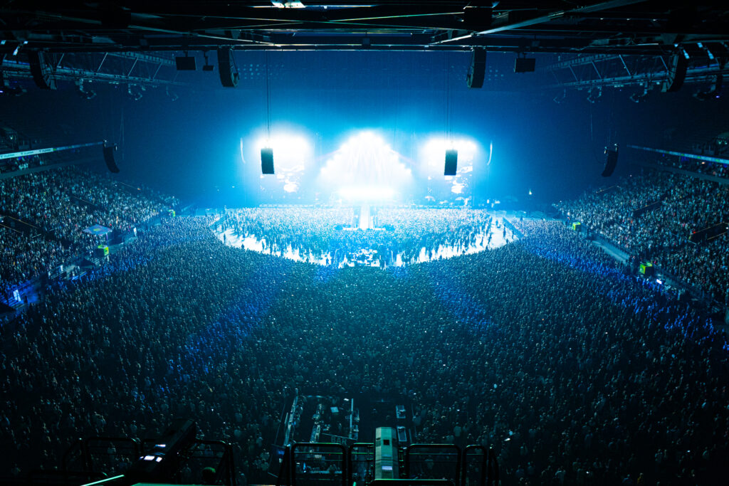 Scène de Paris La Défense Arena de face en couleur bleue