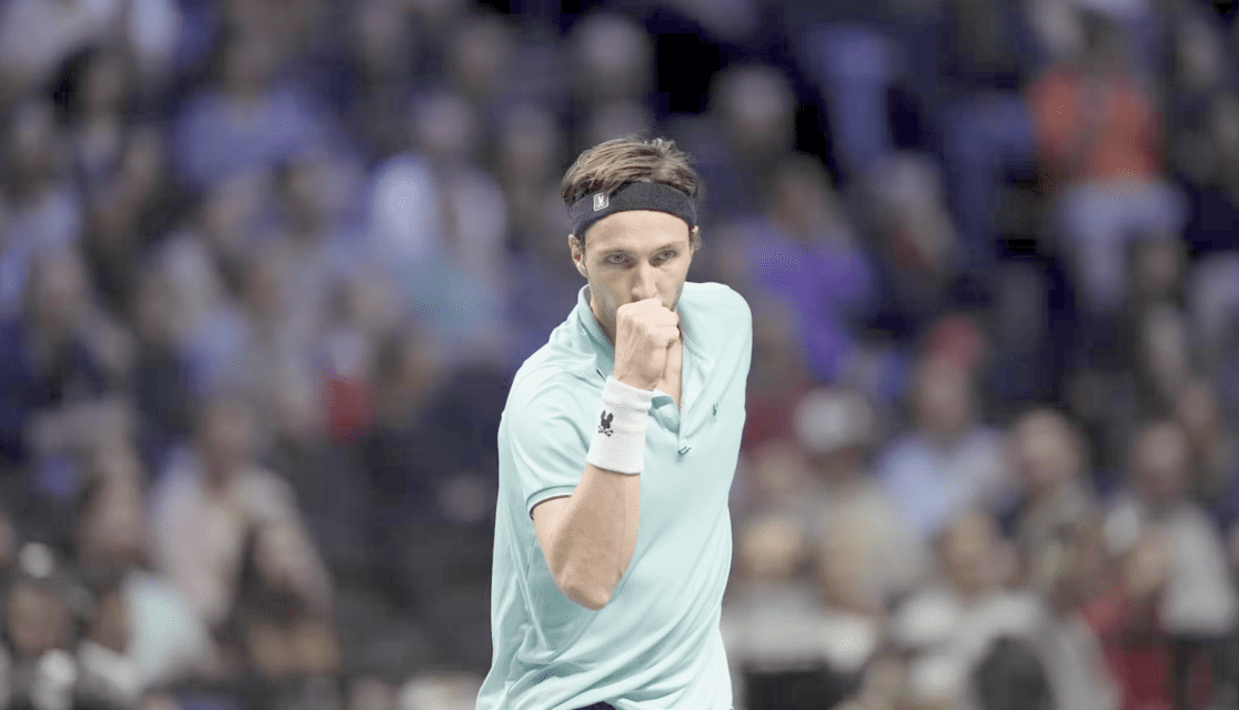 Arthur Rinderknech au Rolex Paris Masters 2025 à Paris a Défense Arena