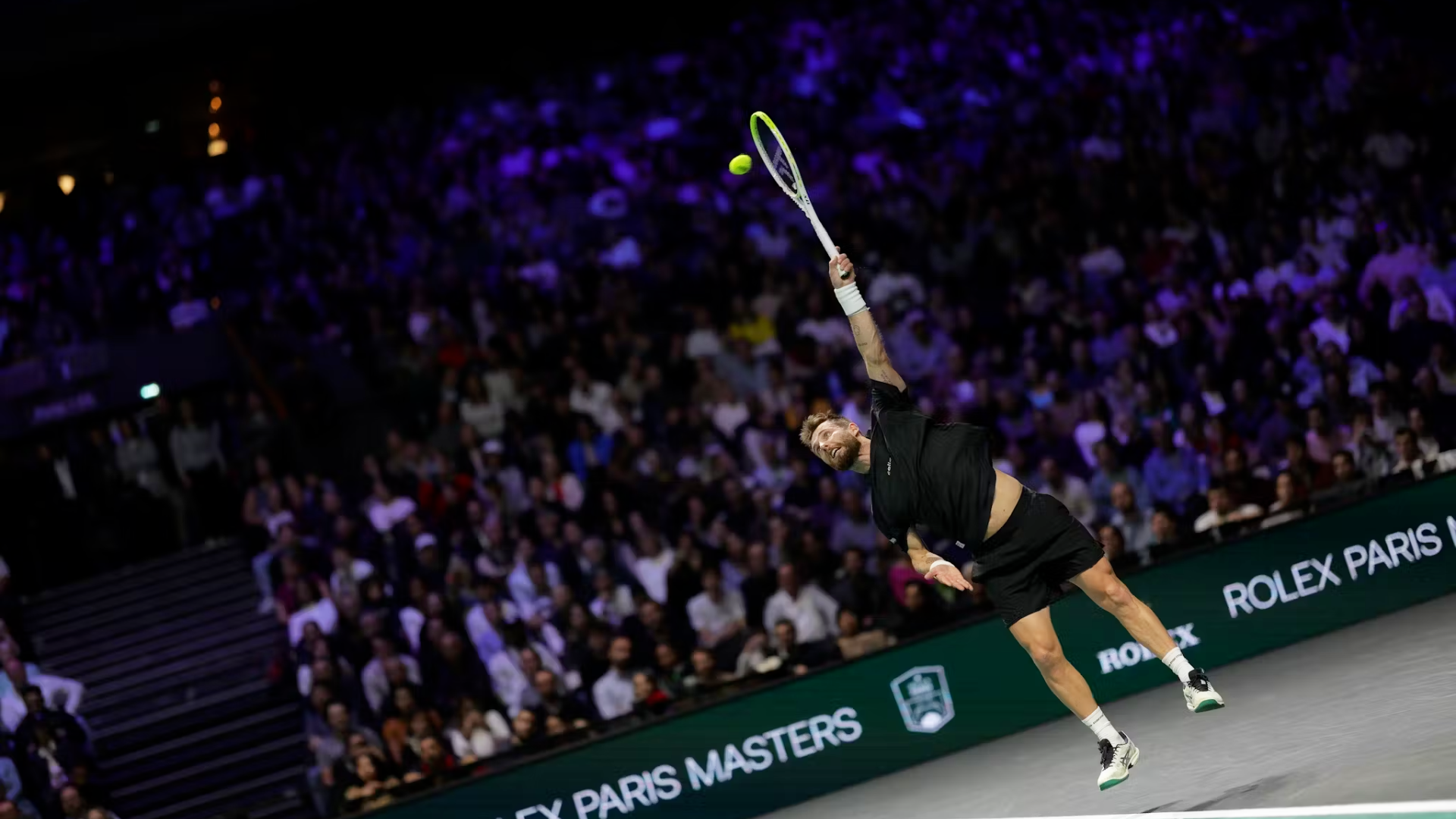 Corentin Moutet sur le court du Rolex Paris Masters