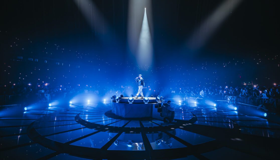 Hamza Paris La Défense Arena scene B stage centrale